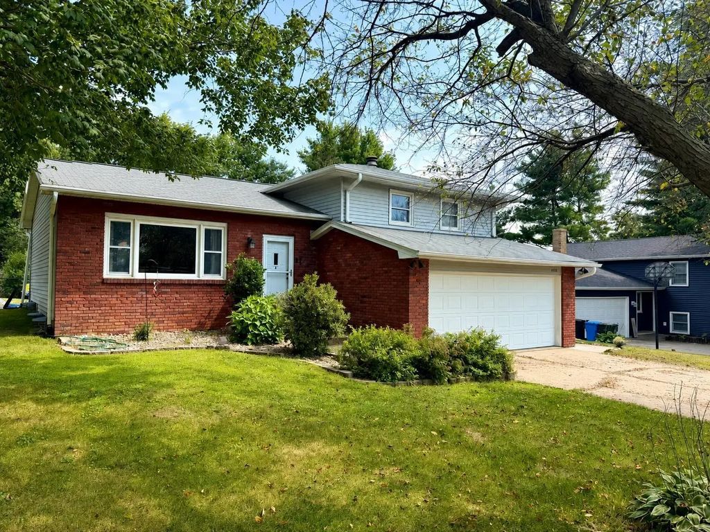 4024 Horseshoe Drive, Cedar Falls