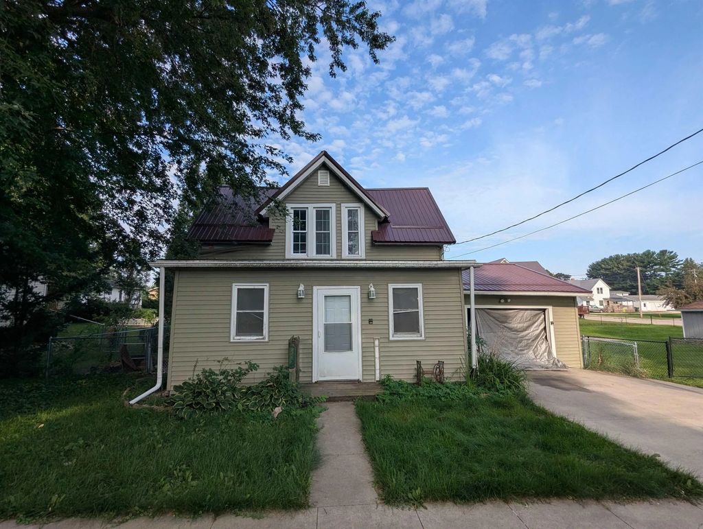 212 Nw 8 Street, Waukon