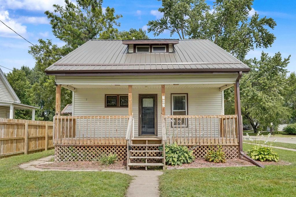 703 W Charles Street, Oelwein