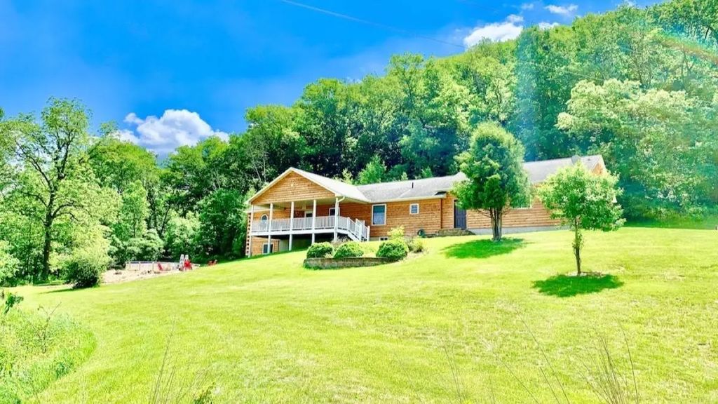 1411 Great River Road, Lansing