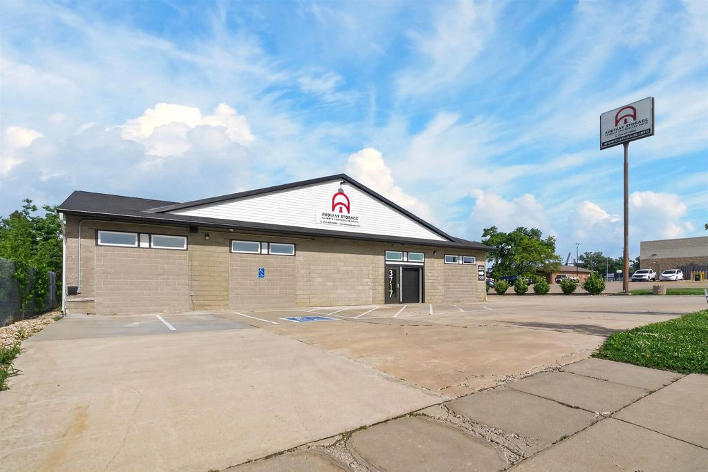 3717 Midway Dr, Cedar Falls