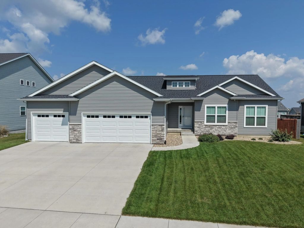 2807 Maple Grove Drive, Cedar Falls