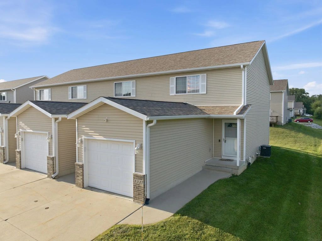 1327 Creekside Court, Waterloo