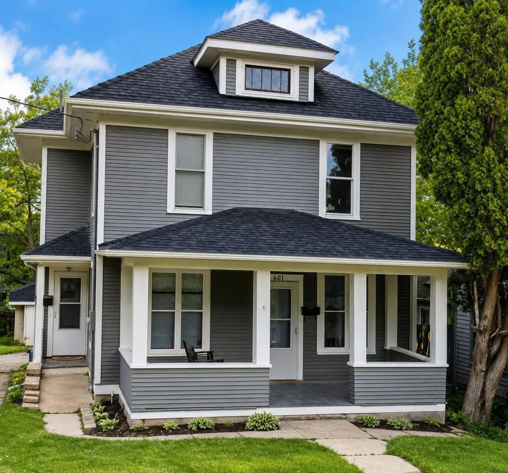 601 Day Street, Decorah