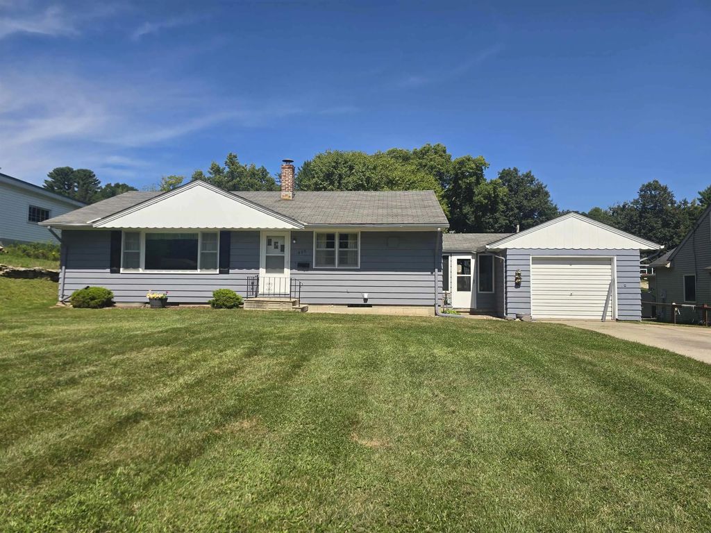 408 North Street, Decorah