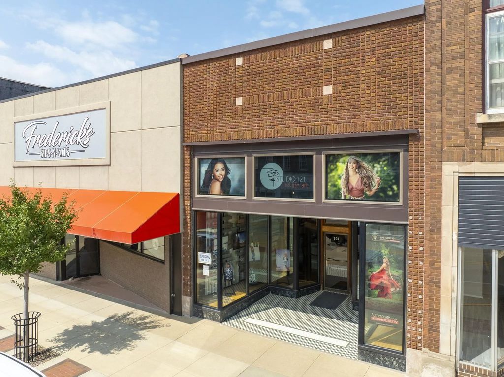 121 E Bremer Avenue, Waverly