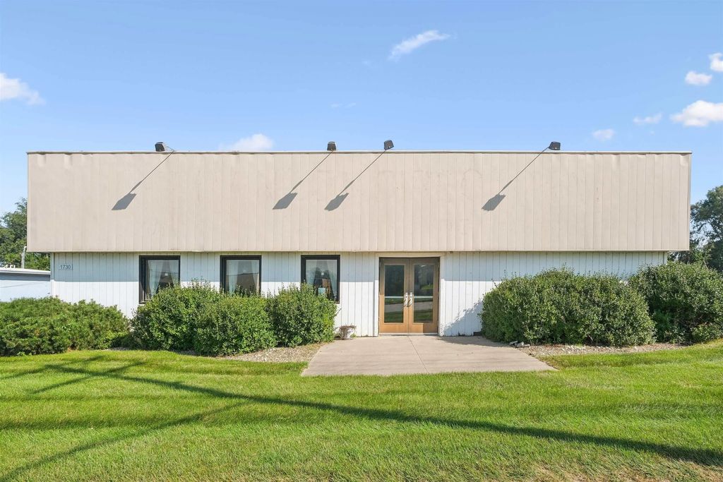 1730 E 1st Avenue, Newton