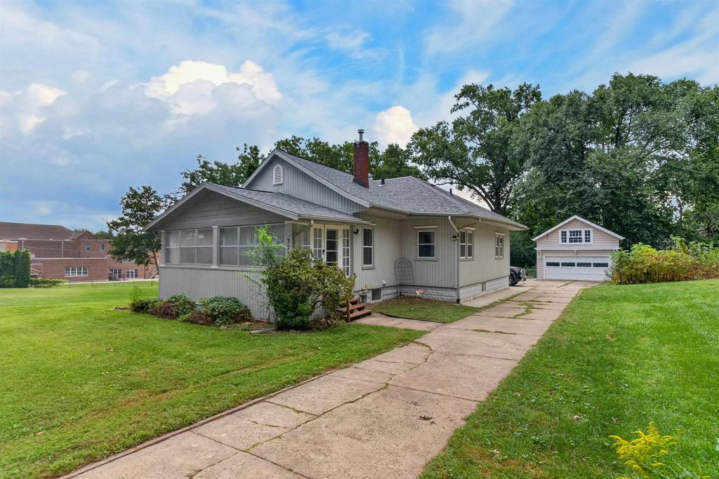 323 Sunset Road, Waterloo
