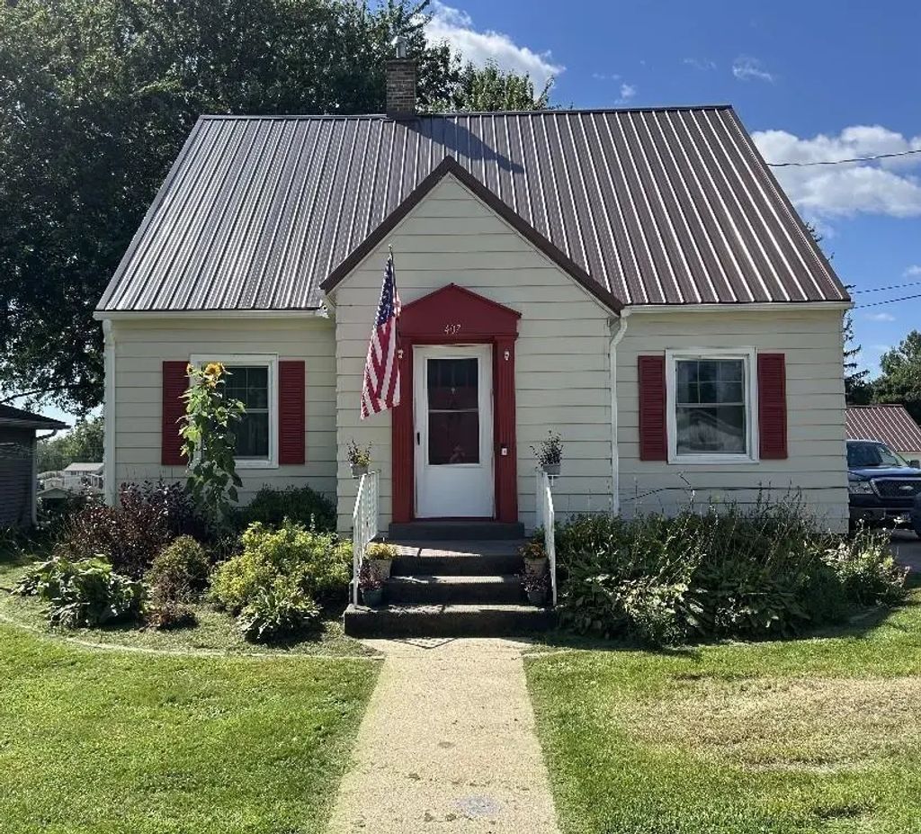 407 Commercial Street, Strawberry Point