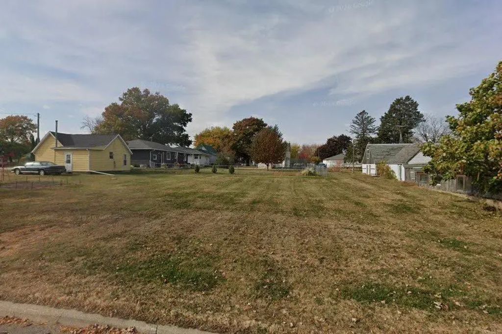 705 1st Street, Grundy Center