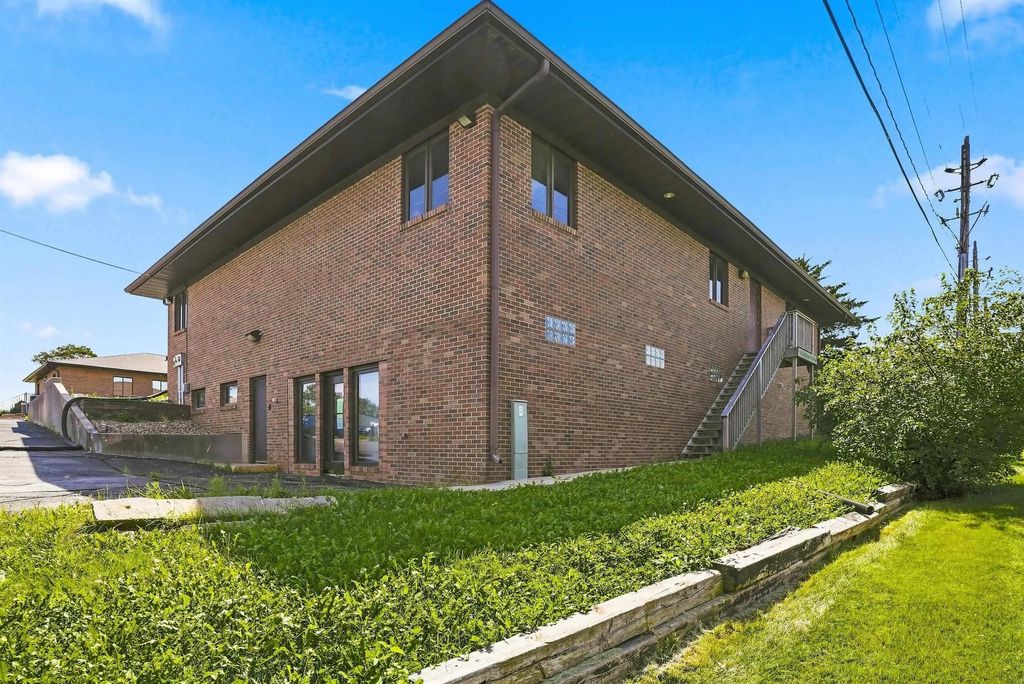 305 E San Marnan Drive, Waterloo