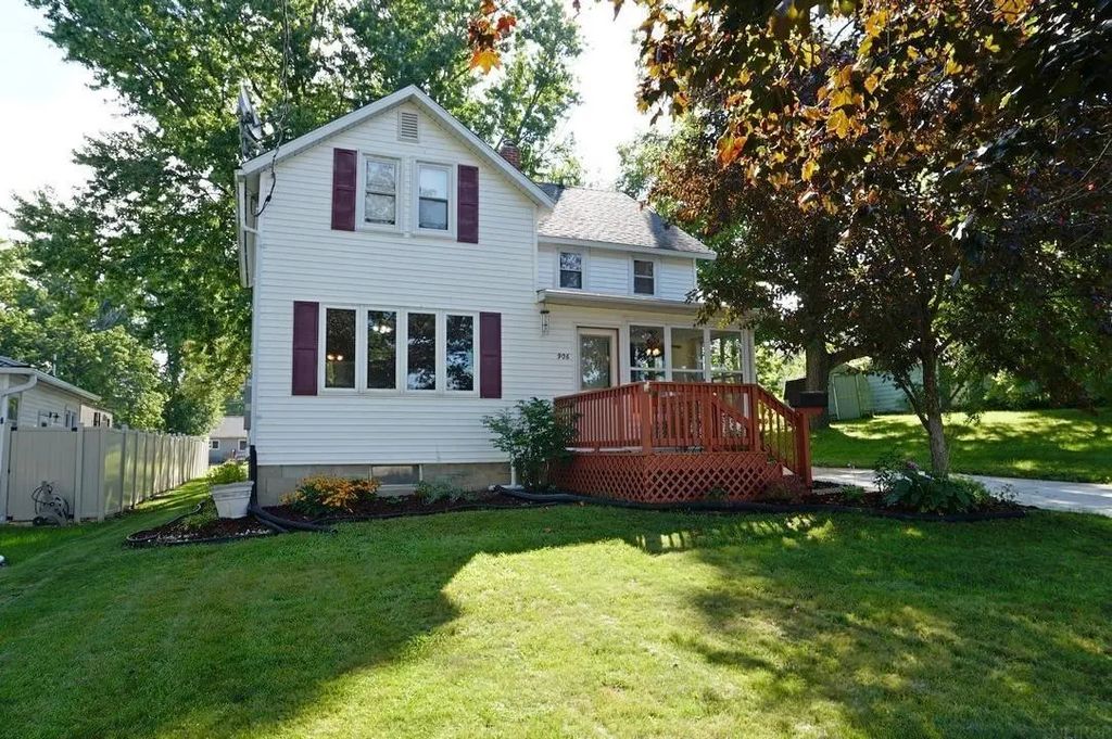 906 Freeman Street, Charles City