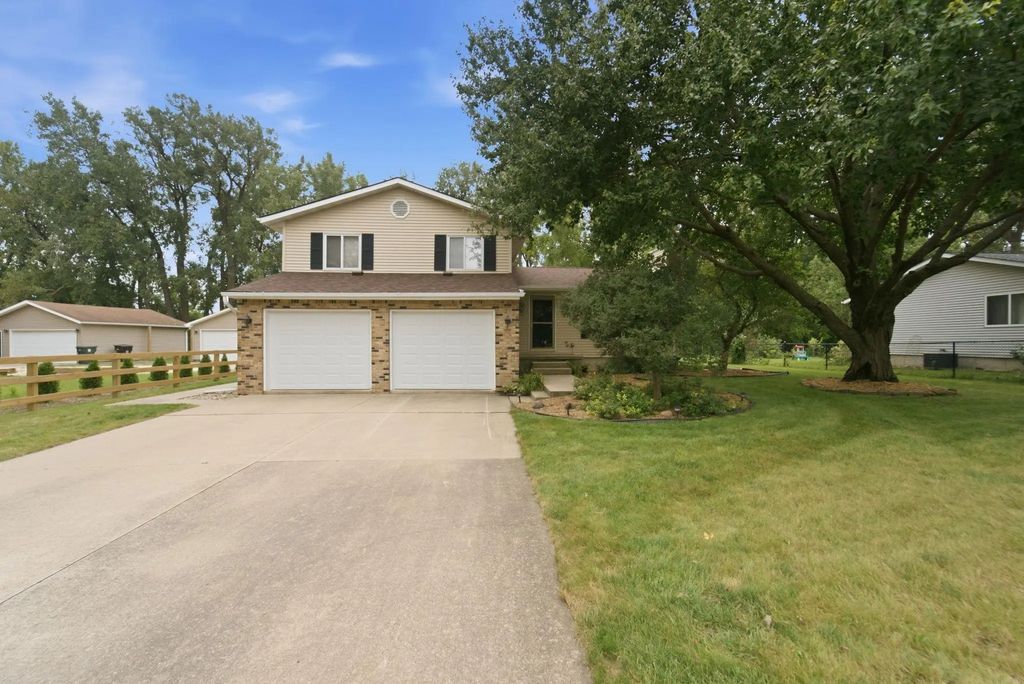 1520 Danish Drive, Cedar Falls