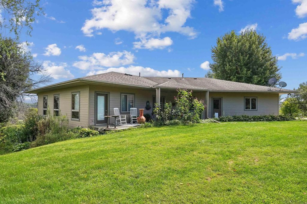 2229 Pole Line Road, Decorah