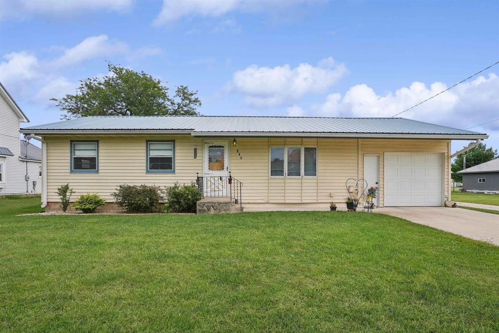 840 East Street, Lamont