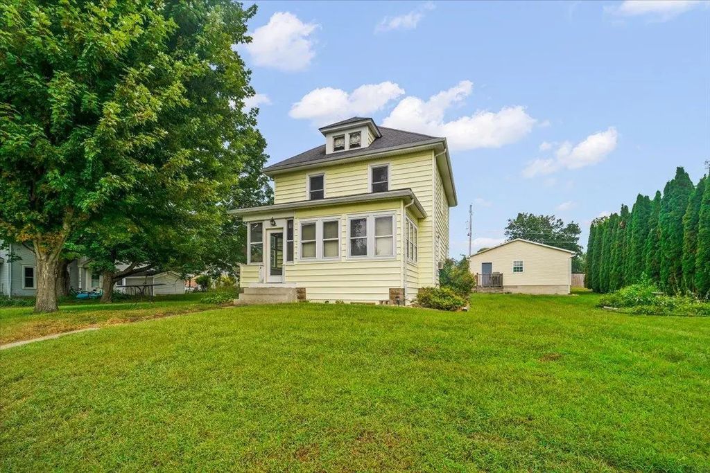 313 Sycamore Street, Janesville