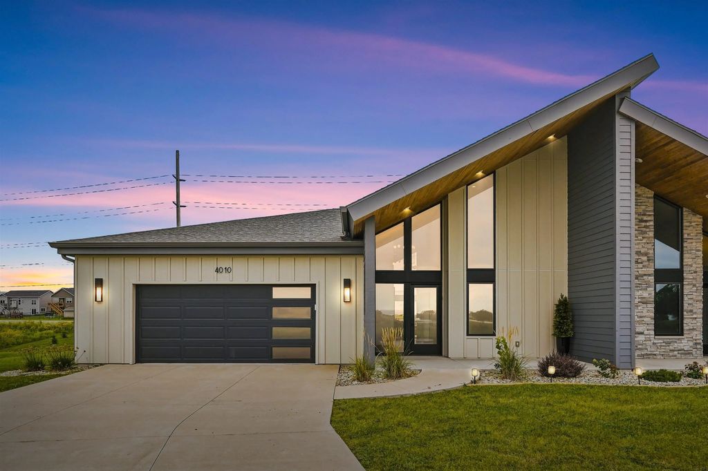4010 Keagles Crossing, Cedar Falls