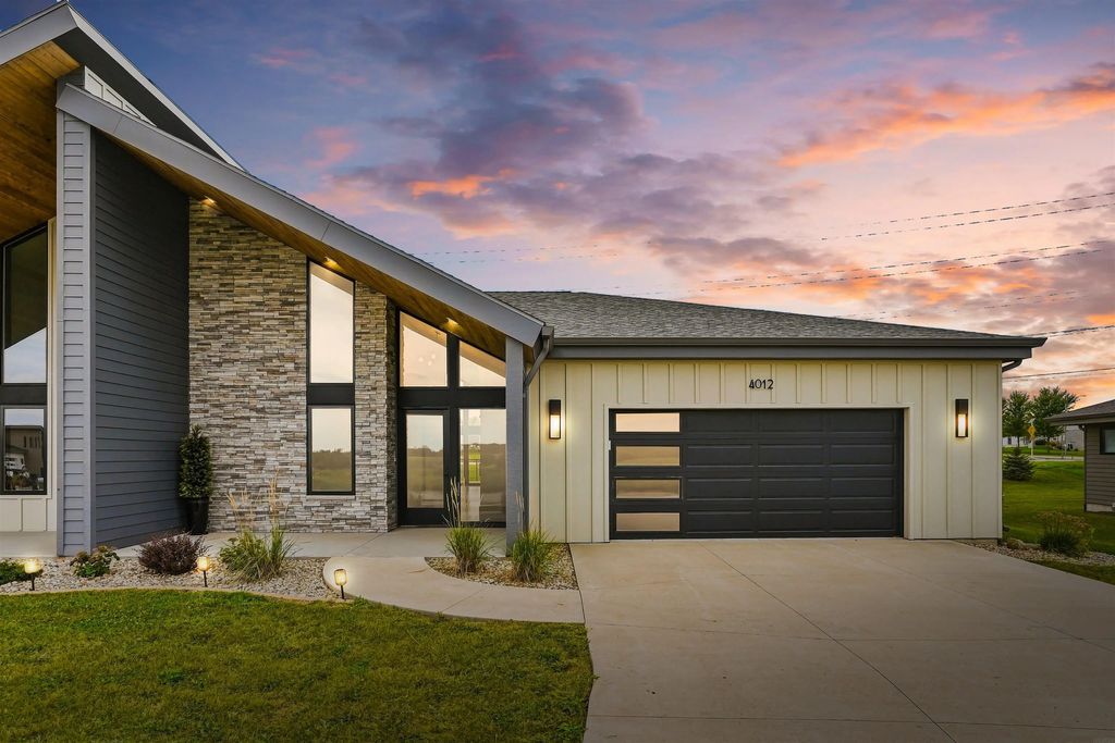 4012 Keagles Crossing, Cedar Falls