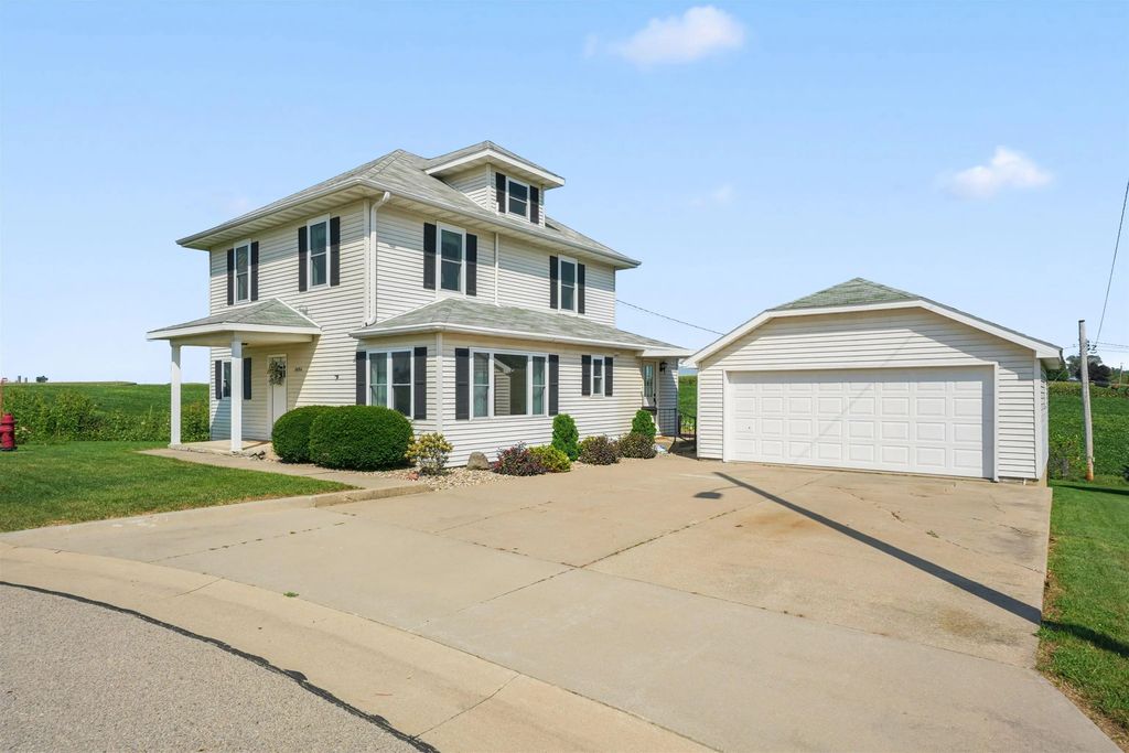 7494 Iowa St, New Vienna
