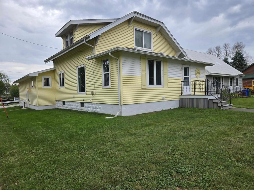 327 N Miller St., Lime Springs