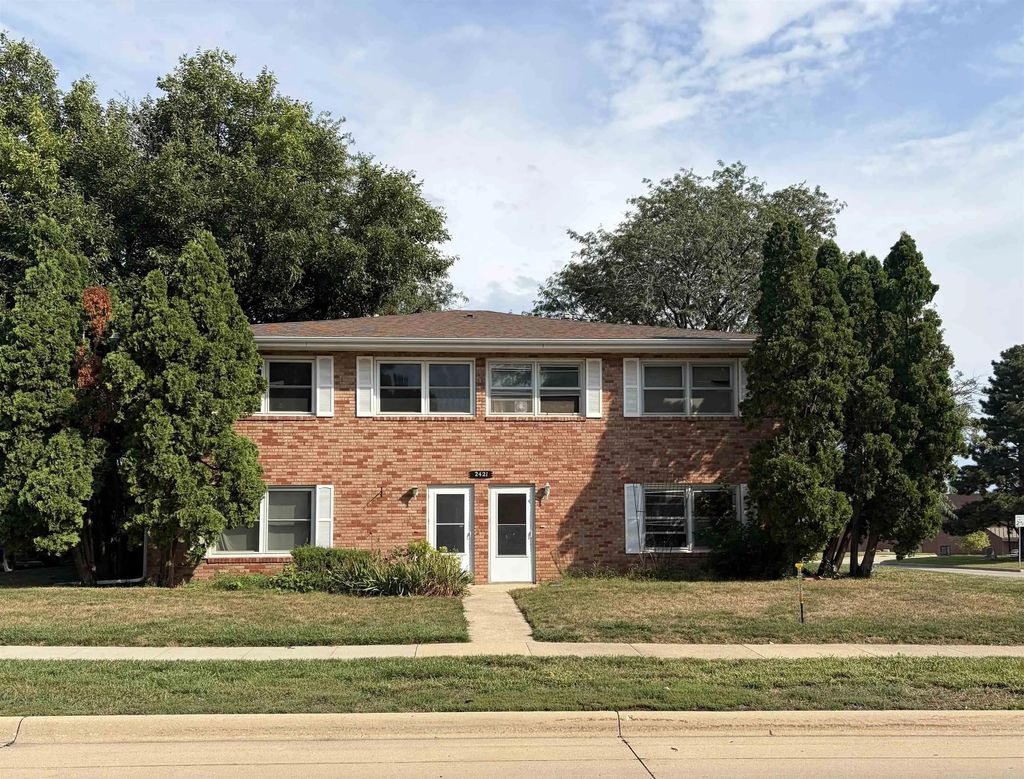 2421 Crescent Drive 4, Cedar Falls