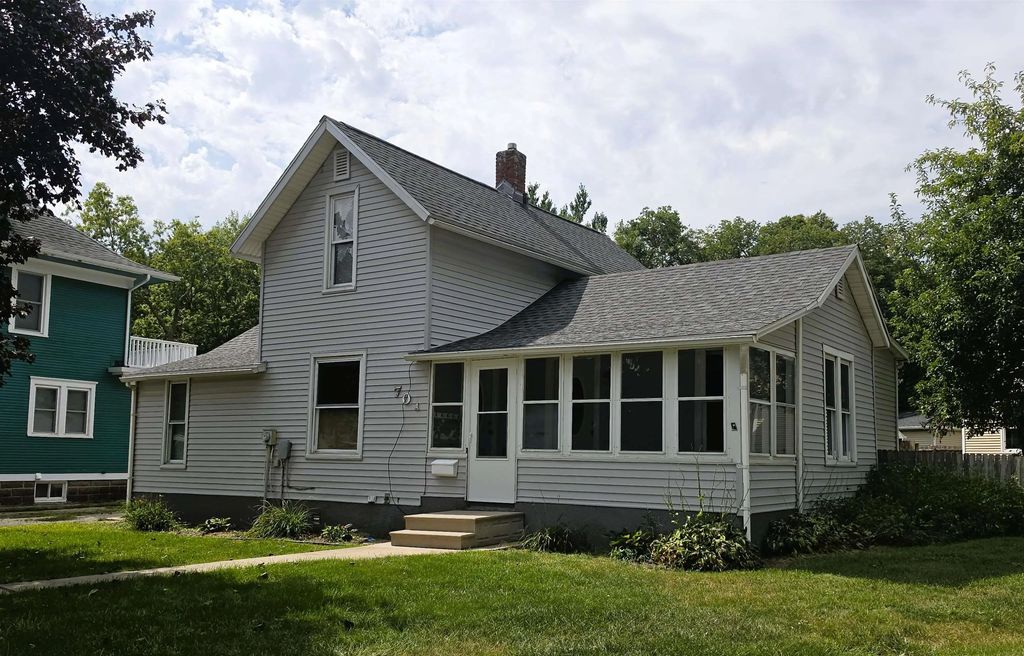701 Commercial Street, LaPorte City