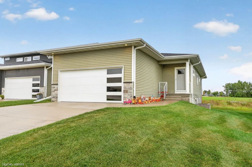 1113 Loren Drive, Cedar Falls