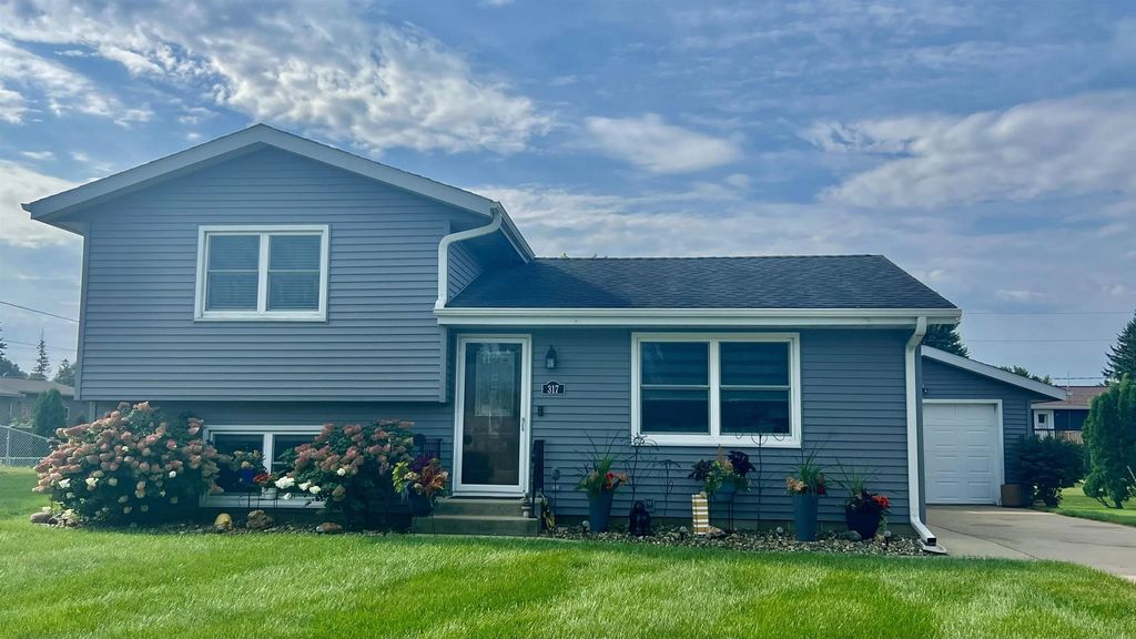 317 E Lincoln Street, New Hampton
