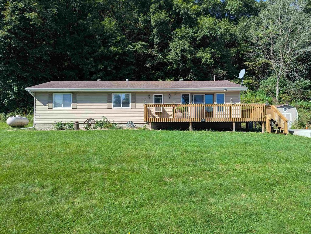 2266 26 Highway 3, Lansing