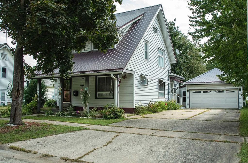 409 1st St Se, Waverly