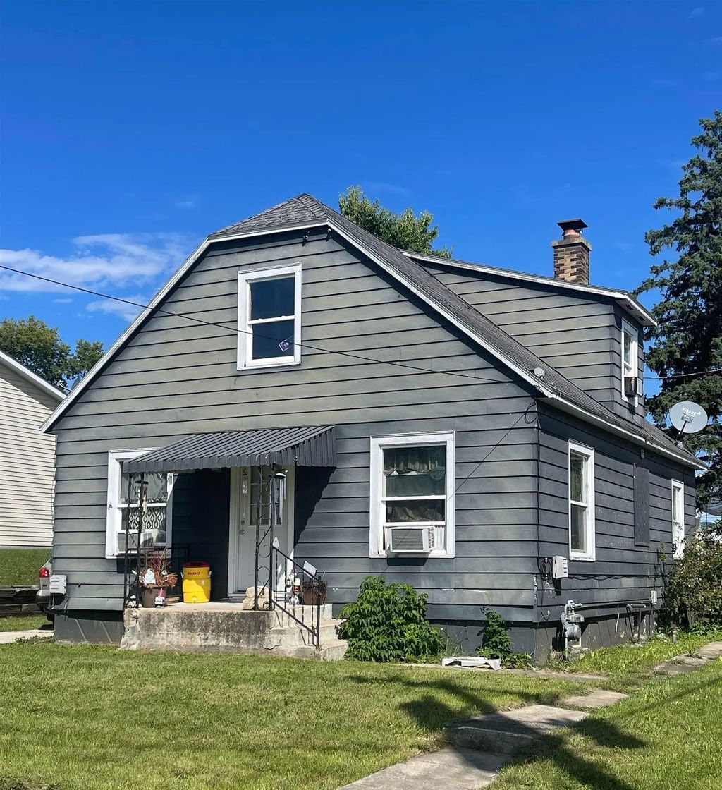 204 Iowa Ave, Decorah