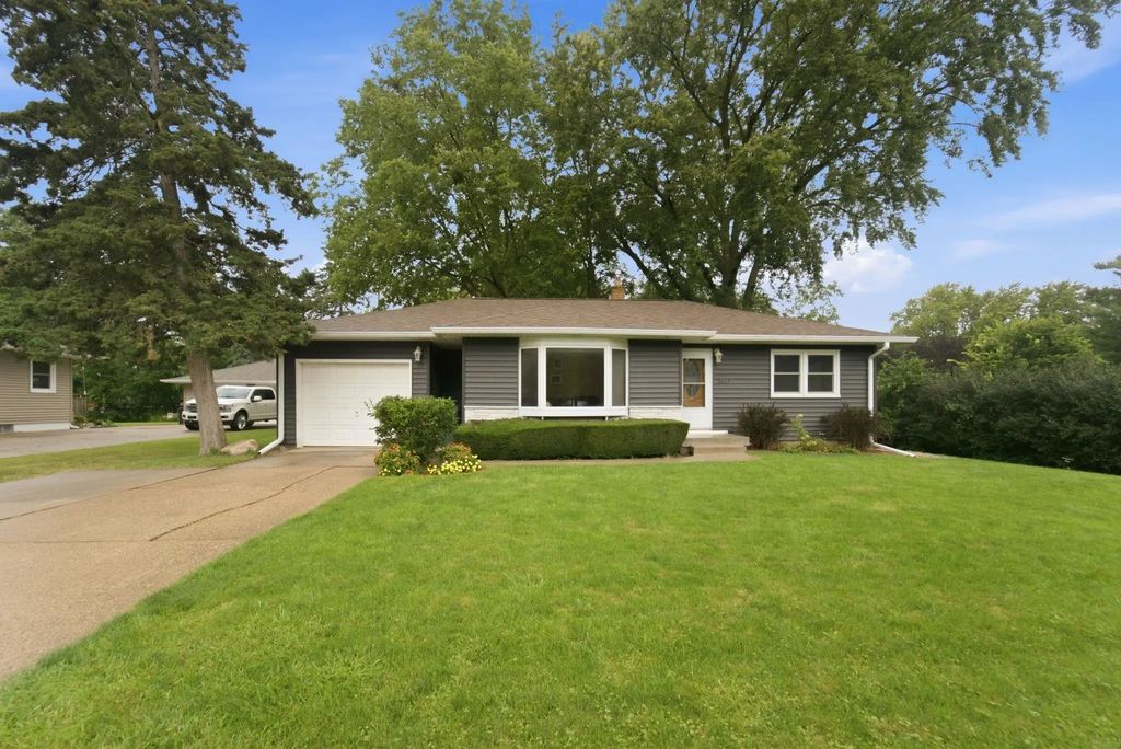 3415 Mcclain Drive, Cedar Falls