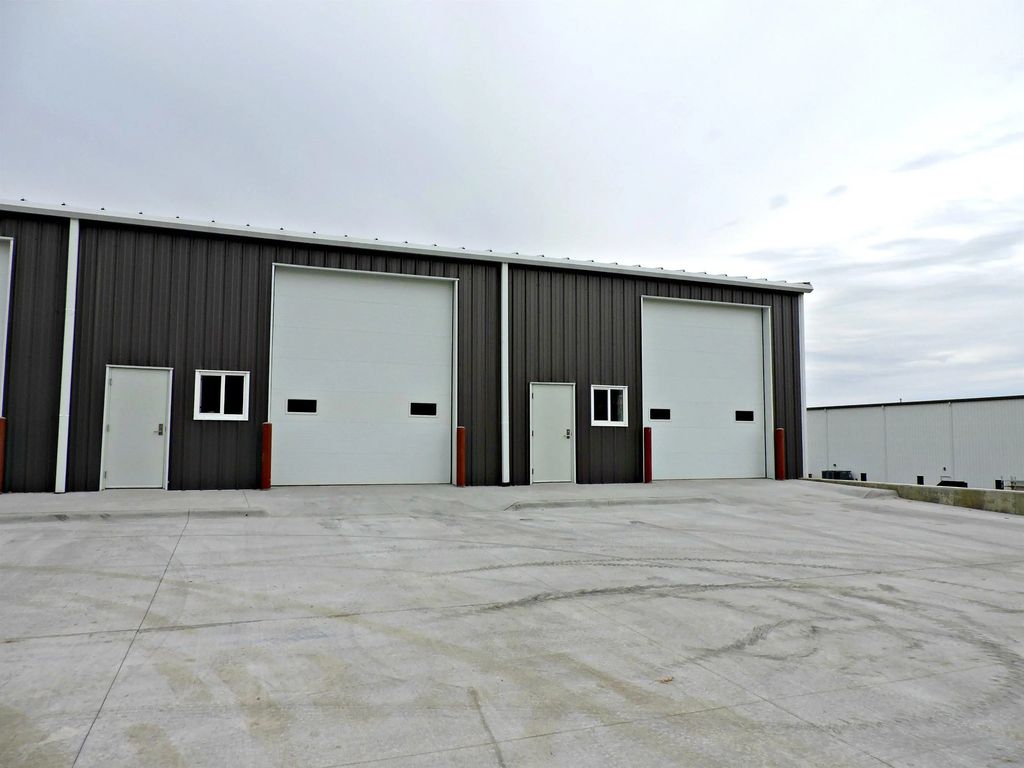 5611 Westminster Drive 8, Cedar Falls
