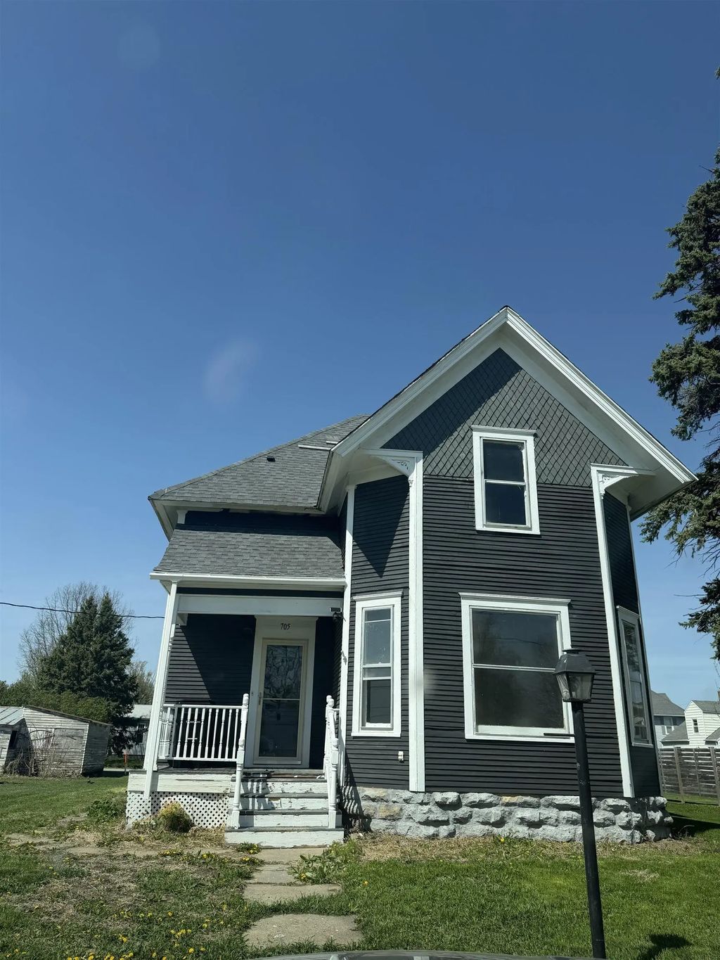 705 Crisman Street, Dysart