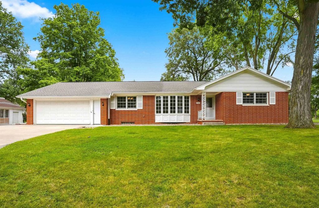 2428 Willow Lane, Cedar Falls