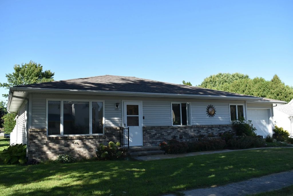 1121 Chase Street, Osage