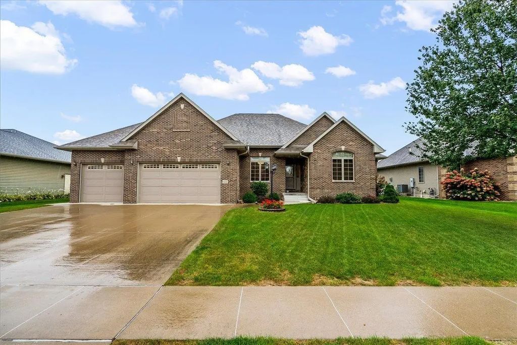 4222 Daina Drive, Cedar Falls