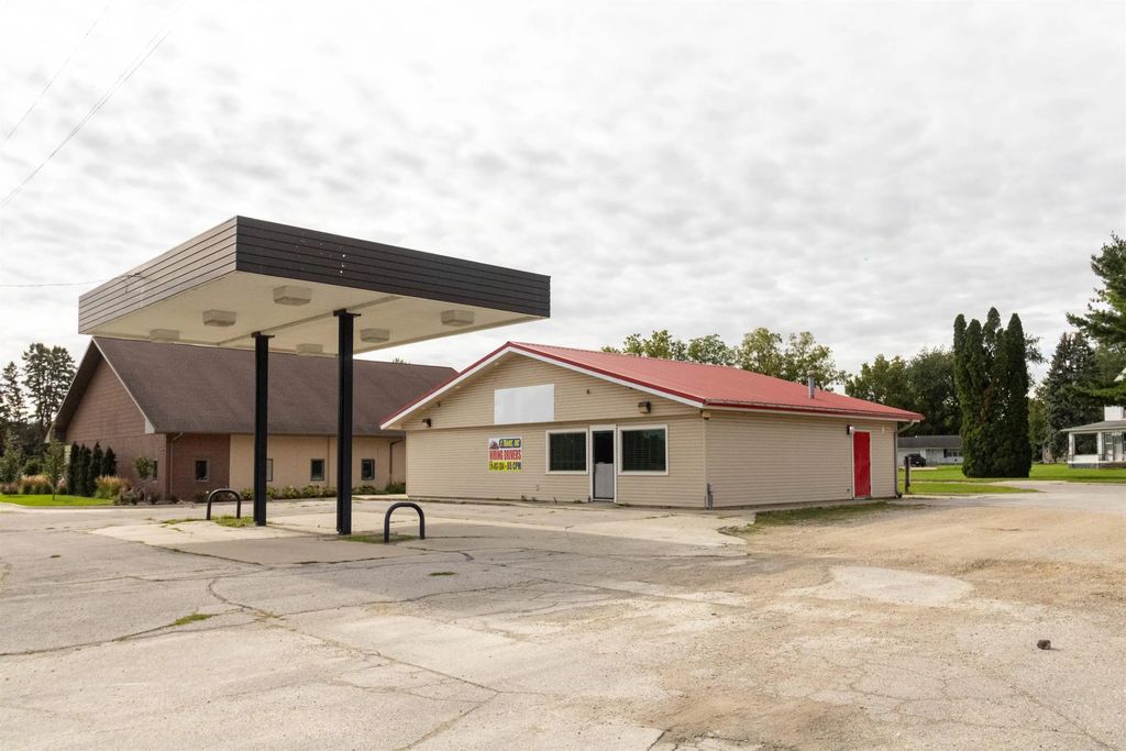 606 N Highway 218, LaPorte City