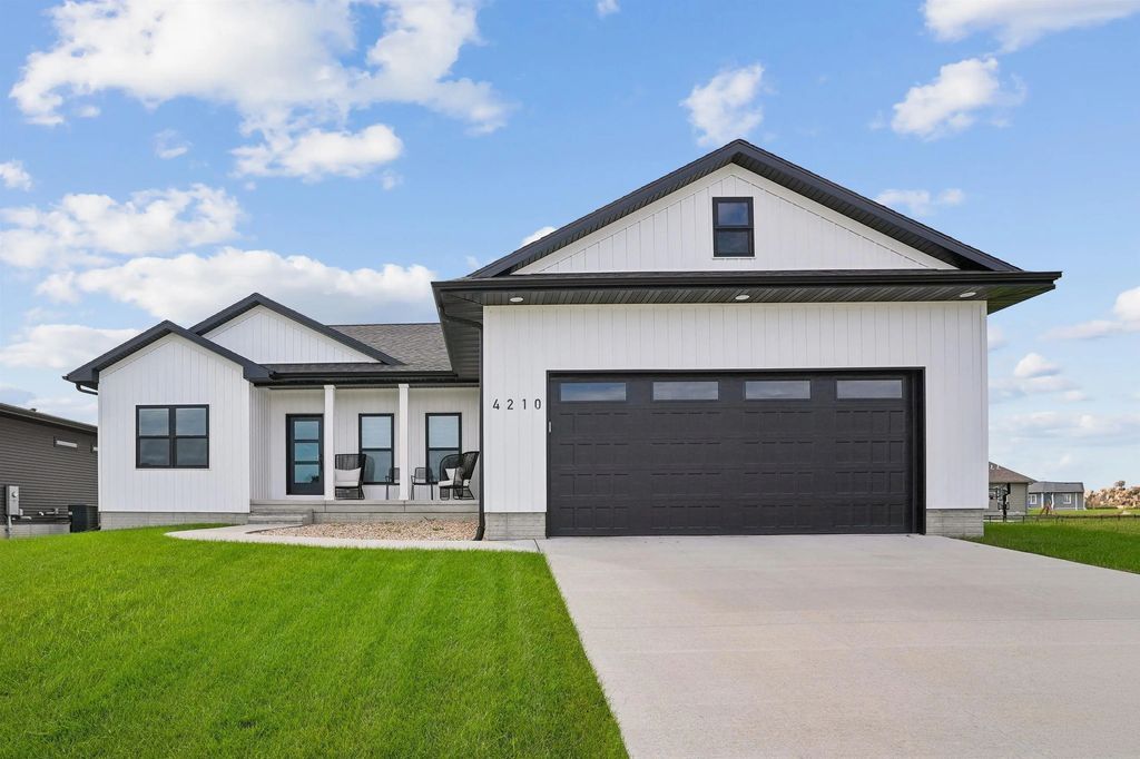 4210 Shocker Road, Cedar Falls