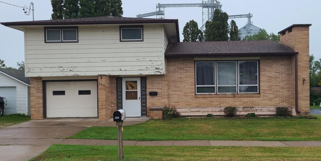 205 E Iowa Street, Monona