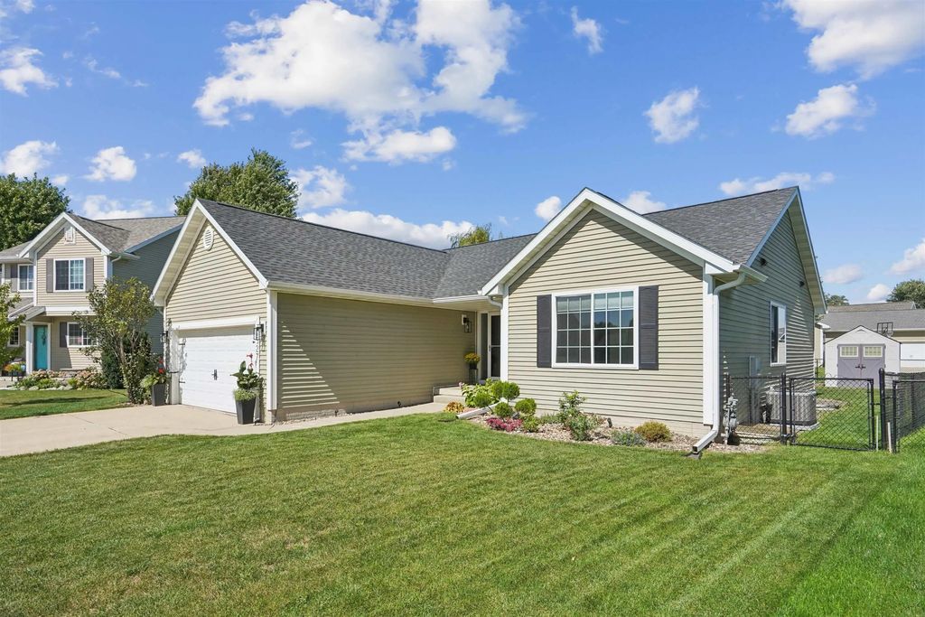 1527 Andover Court, Cedar Falls