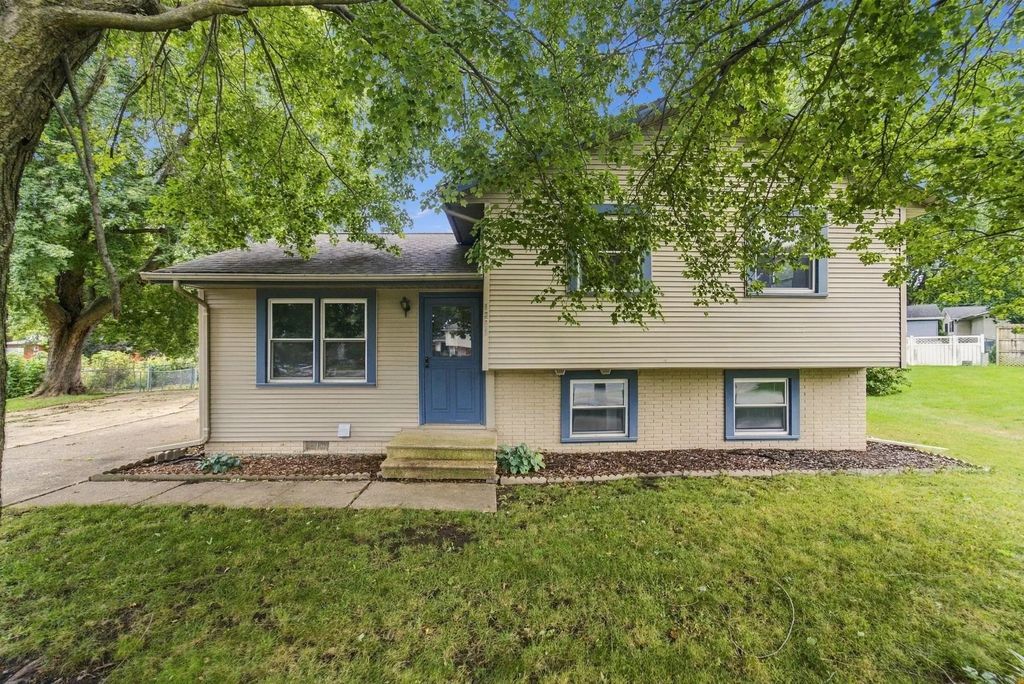 1221 Calumett Drive, Cedar Falls