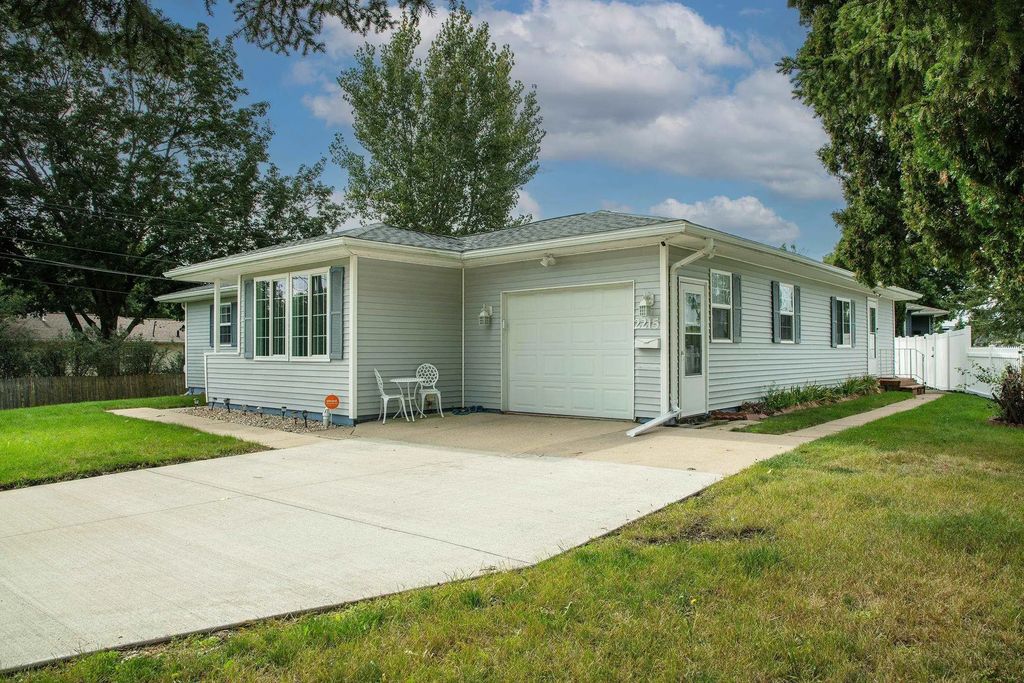 2215 Sager, Waterloo