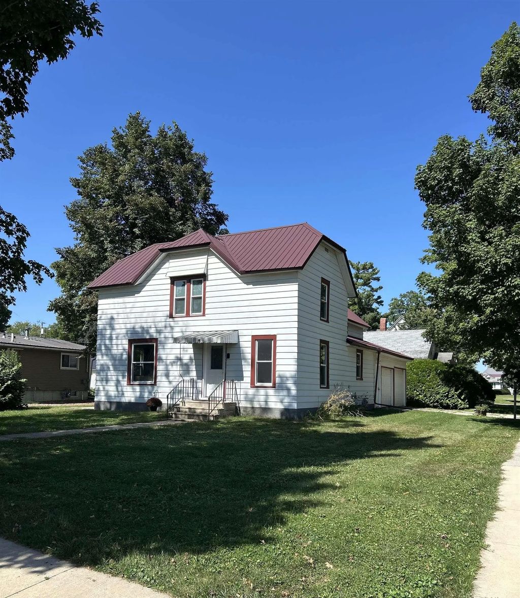 130 E 5th Avenue, Cresco