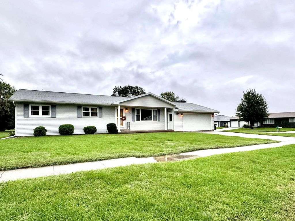 121 Palmer Dr, LaPorte City
