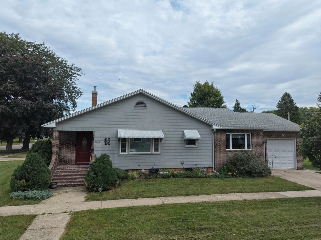 1101 1st Avenue, Ackley