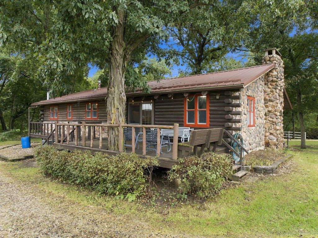 5436 N Nesbit Road, Dunkerton