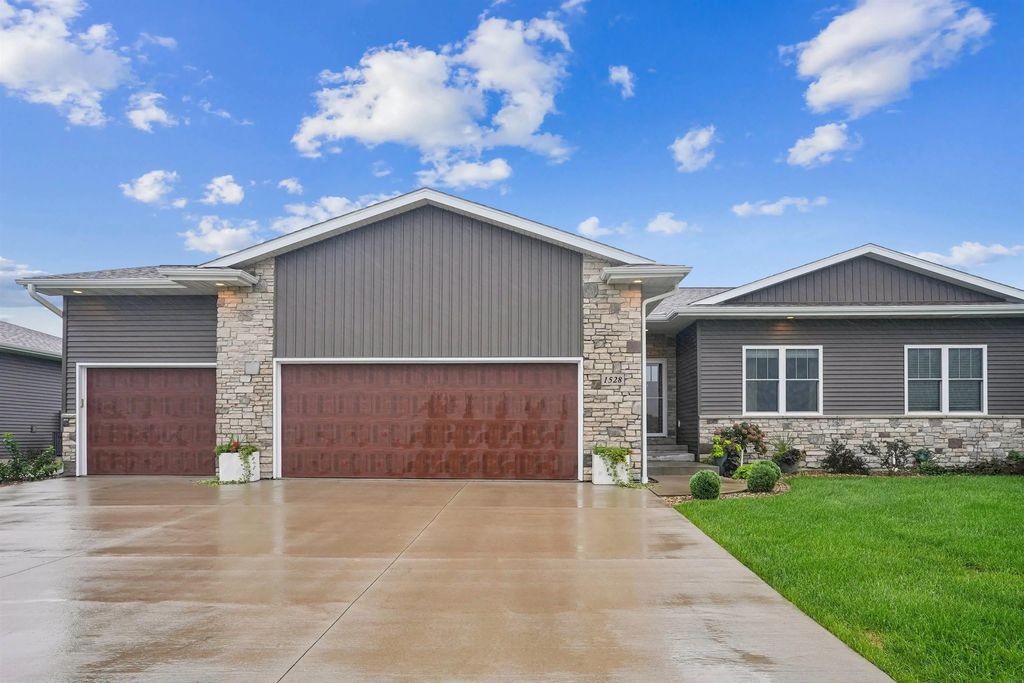 1528 Faithway Drive, Cedar Falls