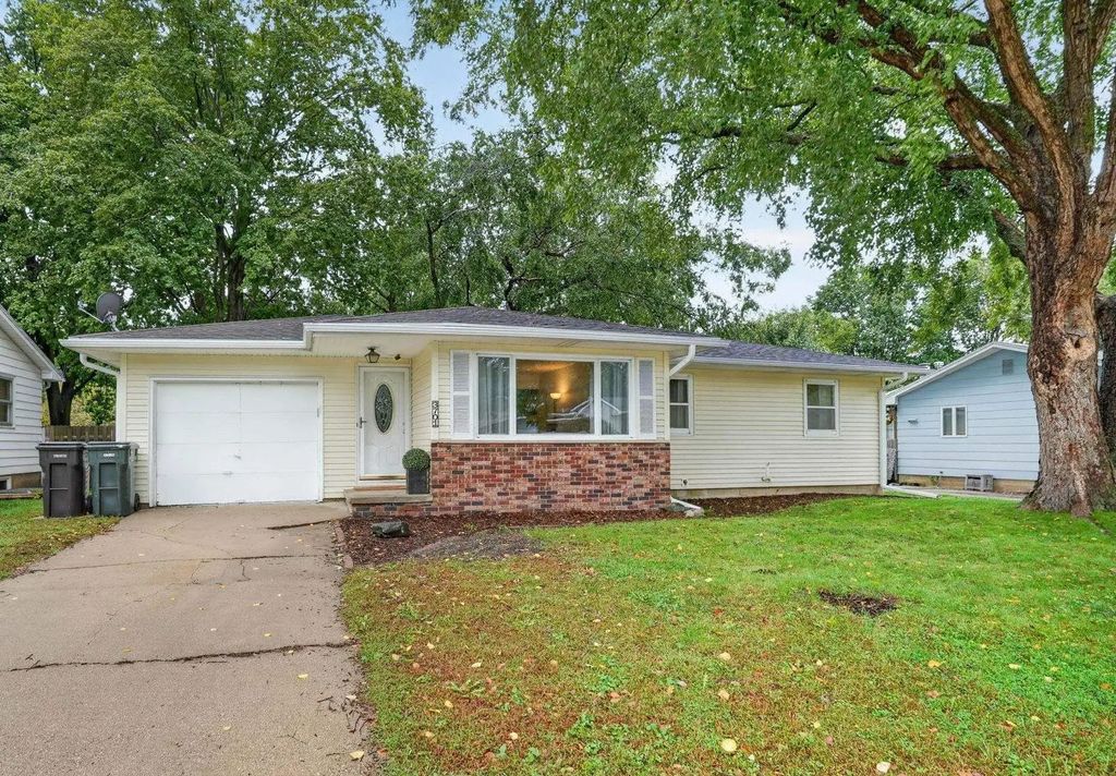 3701 Knoll Ridge, Cedar Falls