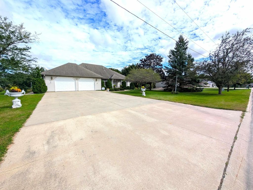 1005 E 8th Street, Cresco